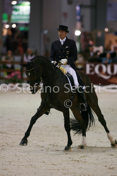 LAUGKS_MEGGLE\'S WELTTALL_MILANO_2011_SS2_2446.jpg